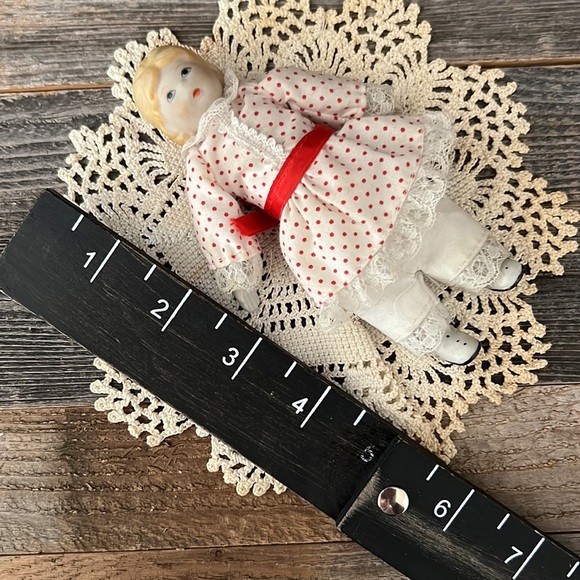 Vintage Russ Berrie Porcelain Doll - Picture 7 of 7